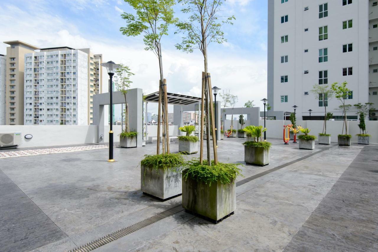 Straits Garden Suites, Georgetown Exterior photo